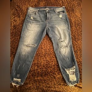 👑Fashion Nova Distressed Jeans Size 16👑
